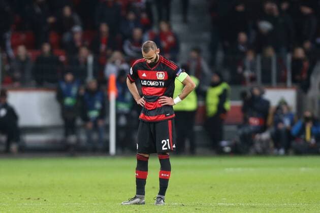 Leverkusen Oemer Toprak ( 21, Bayer 04 Leverkusen) nach Abpfiff enttaeuscht, Bayer 04 Leverkusen - FC Barcelona Barca Fussball, Champions-League, 09.12.2015, Copyright: Deutzmann Eibner-Pressefoto EP_CDN