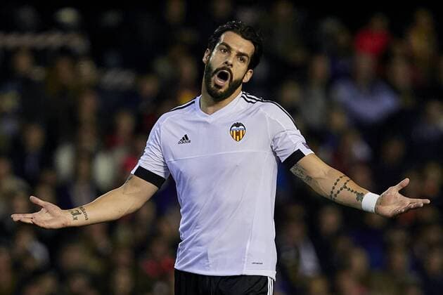 Fußball, Champions League, FC Valencia - Olympique Lyon Alvaro Negredo of Valencia CF reacts - UEFA Champions League Group H - Valencia CF vs Olympique Lyonnais - Mestalla Stadium - Valencia- Spain - 09th December 2015 - Pic David Aliaga Sportimage EDITORIAL USE ONLY. No use with unauthorised audio, video, data, fixture lists, club league logos or live services. Online in-match use limited to 120 images, no video emulation. No use in betting, games or single club league player publications.