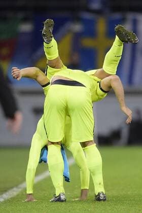 Fußball, Champions League, KAA Gent - Zenit St. Pertersburg - GENT, BELGIUM: Gent s Laurent Depoitre and Gent s Rafinha Rafael Scapini de Almeida pictured after a soccer game between Belgian team KAA Gent and Russian club FC Zenit Saint Petersburg, Wednesday 09 December 2015, in Gent, the sixth and last day of the group stage the UEFA Champions League competition, in group H. YORICKxJANSENS  x04754728x