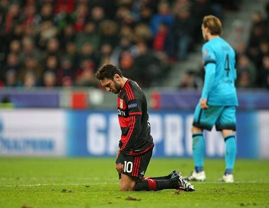09.12.2015, Fussball UEFA Champions League 2015 2016, Gruppenphase, 6.Spieltag, Bayer 04 Leverkusen - FC Barcelona Barca in der BayArena Leverkusen. Hakan Calhanoglu (Bayer Leverkusen) enttäuscht 