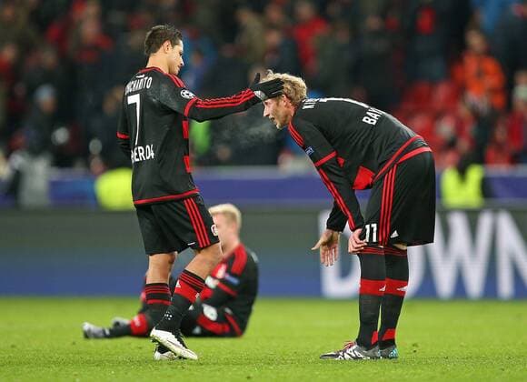 09.12.2015, Fussball UEFA Champions League 2015 2016, Gruppenphase, 6.Spieltag, Bayer 04 Leverkusen - FC Barcelona Barca in der BayArena Leverkusen. v.l. Javier Hernandez Chicharito (Bayer Leverkusen) , Julian Brandt (Bayer Leverkusen) und Stefan Kießling (Bayer Leverkusen) enttäuscht 