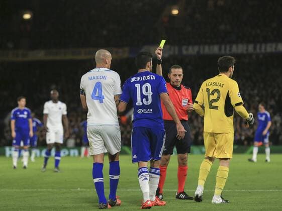 FuÃŸball, Champions League, FC Chelsea - FC Porto 09.12.2015. Stamford Bridge, London, England. Champions League. Chelsea versus FC Porto. Chelsea s Diego Costa is booked for his foul on FC Porto s Iker Casillas. xNigelxCookex  ActionPlus11687524