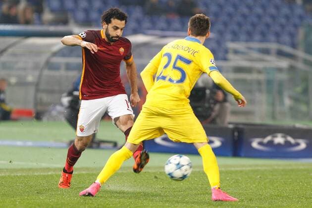 FuÃŸball, Champions League, AS Rom - BATE Baryssau 09.12.2015. Stadio Olimpico, Rome, Italy. Champions League. Roma versus Bate Borisov. Salah Mohamed takes on Dadenovic (Bate) xACTIVAx  ActionPlus11687554