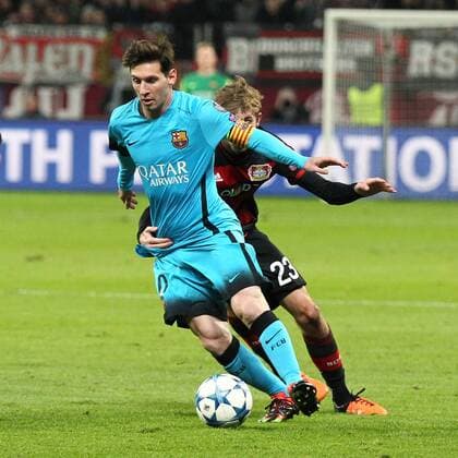 Leverkusen Lionel Messi ( 10, FC Barcelona Barca mit Christoph Kramer ( 23, Bayer 04 Leverkusen), Bayer 04 Leverkusen - FC Barcelona, Fussball, Champions-League, 09.12.2015, Copyright: Deutzmannx xEibnerx-xPressefoto