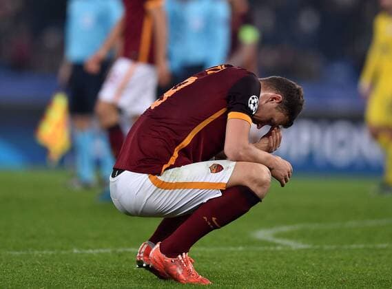 Fußball, Champions League, AS Rom - BATE Baryssau Edin Dzeko of Roma reacts during the UEFA Champion s League football against Bate Borisov in Rome, Italy, Dec. 10, 2015. Roma won 2-0. ) (SP)ITALY-ROMA-UEFA CHAMPIONS- AS ROMA VS FC BATE BORISOV AlbertoxLingria 