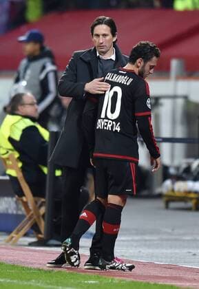 09.12.2015, Fussball, Saison 2015 2016, Champions League, 2015 16, Vorrunde, Bayer 04 Leverkusen - FC Barcelona Barca 1:1, Trainer Roger Schmidt (Bayer 04 Leverkusen), li., und Hakan Calhanoglu (Bayer Leverkusen)
