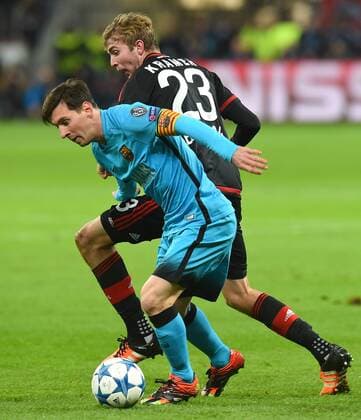 09.12.2015, xsyx, Fussball UEFA Champions League, Bayer 04 Leverkusen - FC Barcelona Barca emspor v.l. Lionel Messi (FC Barcelona), Christoph Kramer (Bayer Leverkusen)