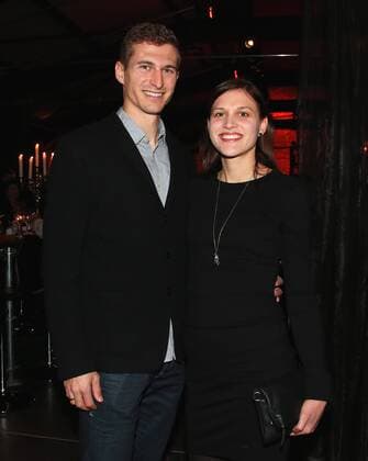 07.12.2015, Fußball 1. Bundesliga Saison 2015 2016 VfB Stuttgart Jahresabschlussfeier im Goldbergwerk in Fellbach: Daniel Schwaab mit Frau Lisa