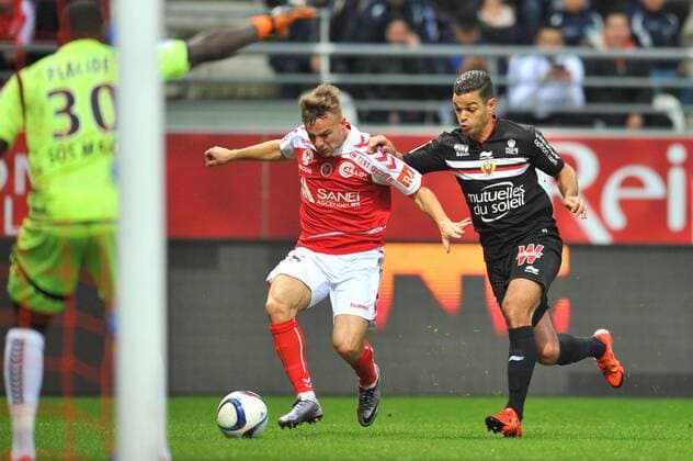 HATEM BEN ARFA (Nizza) - Atila TURAN (rei) FOOTBALL : Stade Reims vs OGC Nizza - Ligue 1 - 12 12 2015 FEP Panoramic 