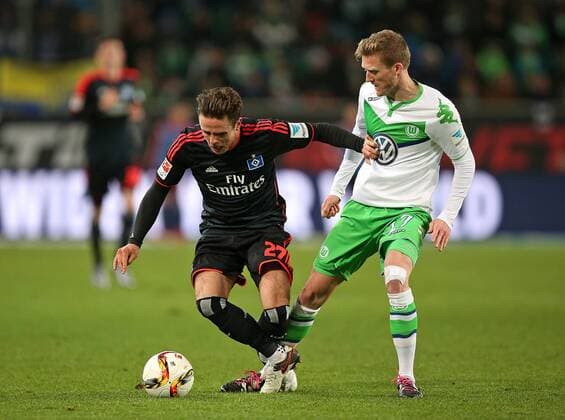 12.12.2015, Fussball 1.Bundesliga 2015 2016, 16.Spieltag, VfL Wolfsburg - Hamburger SV, in der Volkswagen Arena, Wolfsburg. v.l. Nicolai Müller (Hamburg) gegen Andre Schürrle (Wolfsburg) 