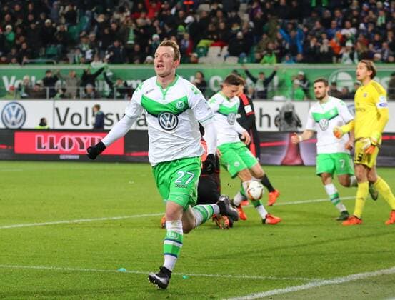Wolfsburg Maximilian Arnold ( 27, VfL Wolfsburg) bejubelt seinen Treffer zum 1:1-Ausgleich, VfL Wolfsburg vs. Hamburger SV, Fussball, 1. Bundesliga, 12.12.2015, Copyright: Hundt xEibner-Pressefoto EP_mht