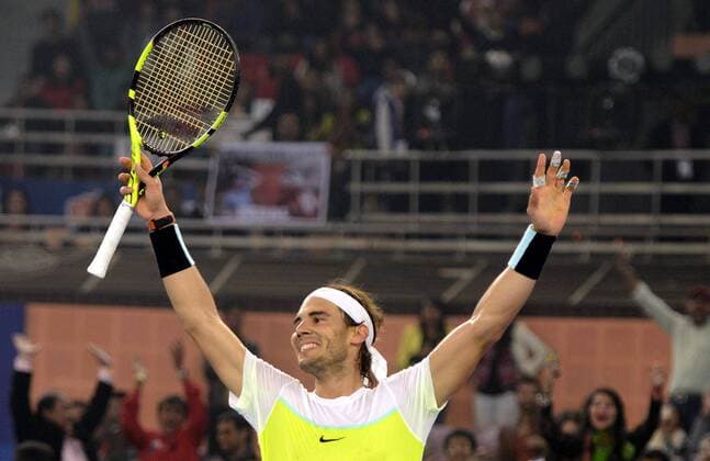 Bilder des Tages - SPORT (151213) -- NEW DELHI, Dec. 13, 2015 -- Spanish Rafael Nadal of Indian Aces celebrates victory during the International Premier Tennis League (IPTL) against Swiss Roger Federer of UAE Royals in New Delhi, India, Dec. 12, 2015. Indian Aces won 30-19. ) (SP)INDIA-NEW DELHI-TENNIS-IPTL Stringer 