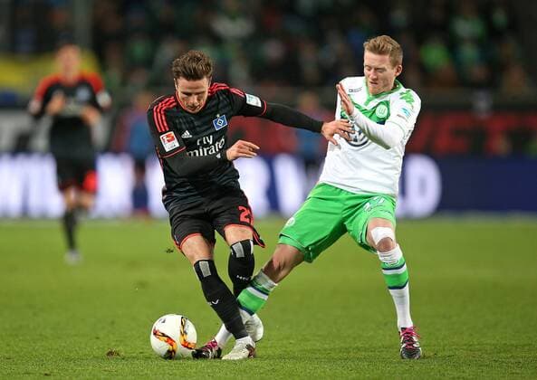 12.12.2015, Fussball 1.Bundesliga 2015 2016, 16.Spieltag, VfL Wolfsburg - Hamburger SV, in der Volkswagen Arena, Wolfsburg. v.l. Nicolai Müller (Hamburg) gegen Andre Schürrle (Wolfsburg) 