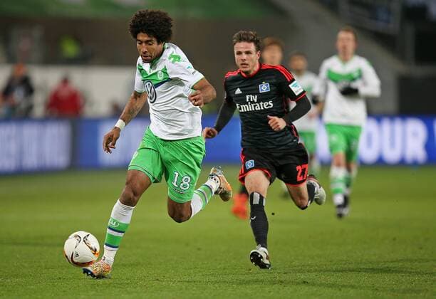 12.12.2015, Fussball 1.Bundesliga 2015 2016, 16.Spieltag, VfL Wolfsburg - Hamburger SV, in der Volkswagen Arena, Wolfsburg. v.l. Dante (Wolfsburg) gegen Nicolai Müller (Hamburg) 