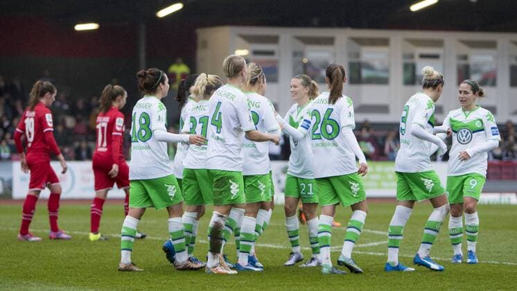 Fußball, Allianz Frauen Bundesliga, 1. FC Köln - VfL Wolfsburg; Wolfsburg Jubel, Torjubel, Freude, Emotion, Torerfolg, Aktion, action, goal, goal celebration, celebrates nach 1:0 durch Caroline Graham Hansen (Wolfsburg, 26). xtgx