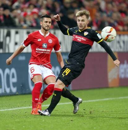 11.12.2015, Mainz, Fußball 1. Bundesliga 16. Spieltag Saison 2015 2016 FSV Mainz 05 vs. VfB Stuttgart: v.l. Danny Latza (Mainz), Alexandru Maxim (VfB)