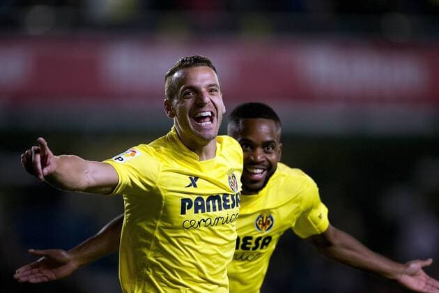 Villarreal, SPAIN - December 13: Soldado and Bakambu during the match between Villarreal against Real Madrid, week 15 of La Liga 2015 16 in Madrigal stadium. (Photo: Jose Breton) 