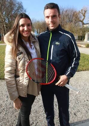 Tennis Präsentation von Roberto Bautista-Agut und Fabio Fognini, Topspieler für die BMW Open by FWU AG 2016 München 14.12.2016 Hier Roberto Bautista-Agut mit Freundin Ana vor dem Iphitos Clubhaus