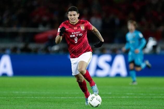 YOKOHAMA, JAPAN - DECEMBER 17: (CHINA OUT) Elkeson 9 of Guangzhou Evergrande drives the ball during the FIFA Club World Cup Semi Final match between Barcelona and Guangzhou Evergrande at International Stadium Yokohama on December 17, 2015 in Yokohama, Japan.  CFP477324952 