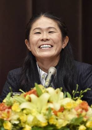 Fußball, Damen, Homare Sawa erklärt während Pressekonferenz ihren Rücktritt Nadeshiko Japan icon Sawa retires Homare Sawa, a former Women s World Player of the Year, smiles during a news conference about her retirement from soccer in Tokyo Dec. 17, 2015. The 37-year-old former Nadeshiko Japan captain was the 2011 Women s World Cup top scorer and MVP. 