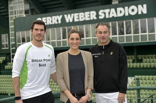 17-122015 pmk MX151678 Tennis Damen Gerry-Weber-Breakpoint-Base Dennis BECKERMANN -Physiotherapeut- Andrea PETKOVIC GER Jan DE WITT -Trainer-