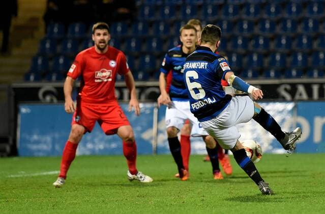 18.12.2015, xfux, Fussball 2.Bundesliga, FSV Frankfurt - Arminia Bielefeld, emspor v.l. Fanol Perdedaj (FSV Frankfurt) Goal scored, Tor zum 1:0