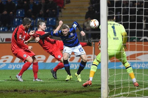 18.12.2015, xjhx, Fussball 2.Bundesliga, FSV Frankfurt - Arminia Bielefeld, emspor v.l. Christopher Noethe (Arminia Bielefeld), Julian Boerner (Arminia Bielefeld), Alexander Huber (FSV Frankfurt), Andre Weis (FSV Frankfurt)