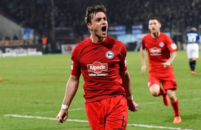 18.12.2015, xfux, Fussball 2.Bundesliga, FSV Frankfurt - Arminia Bielefeld, emspor v.l. Tom Schuetz (Arminia Bielefeld) Torjubel, Goal celebration, celebrate the goal zum 1:2