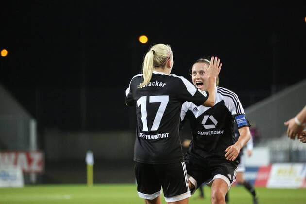 18.012.2015 xcex Deutschland, Essen, Fussball, Frauenfussball Allianz Frauen-Bundesliga Saison 2015 2016 SGS Essen gegen 1. FFC Frankfurt Torjubel FFC Frankfurt
