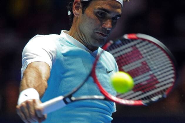 Switzerland s player Roger Federer of OBI UAE Royals returns the ball to Switzerland s player Stan Wawrinka of OUE Singapore Slammers during the International Premier Tennis League (IPTL) men s singles set held in Singapore Indoor Stadium on Dec. 18, 2015. Roger Federer won 6-4.) (SP)SINGAPORE-TENNIS-IPTL ThenxChihxWey 