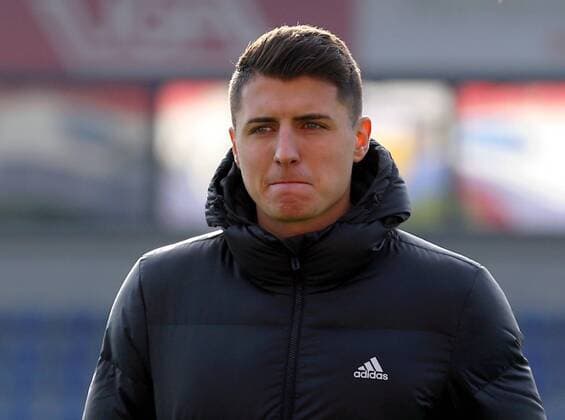 19.12.2015 - Fussball - Saison 2015 2016 - 2. Fussball - Bundesliga - 19. Spieltag: 1. FC Heidenheim FCH - 1. FC Nürnberg Nuernberg FCN - DaMa - Alessandro Schöpf Schoepf (28, 1.FC Nürnberg FCN ) nachdenklich bei Platzbesichtigung