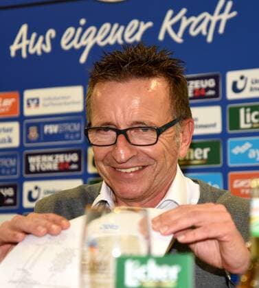 18.12.2015 Frankfurt am Main, Frankfurter Volksbank Stadion 2. Bundesliga Herren, Saison 2015 2016 FSV Frankfurt gegen Arminia Bielefeld Potrait Trainer Norbert Maier (Arminia Bielefeld )