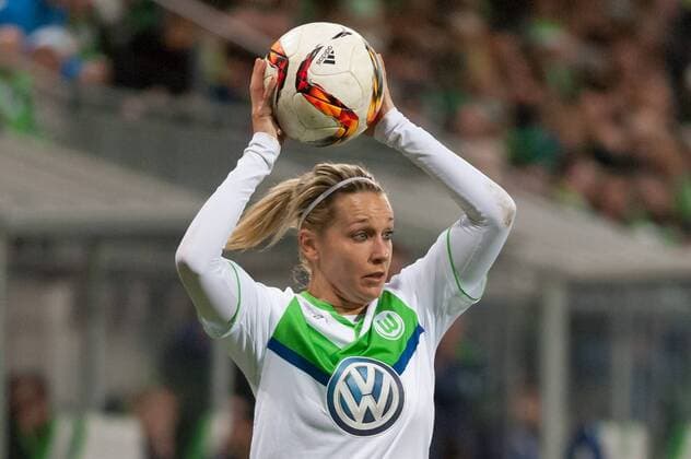 Lena Goeßling (Gößling, Goessling, Gössling, VfL Wolfsburg, 28) beim Einwurf, Portrait, Nahaufnahme, Einzelfoto, Einzelbild, Fussball, Allianz Frauen-Bundesliga, VfL Wolfsburg - FF USV Jena, xobx