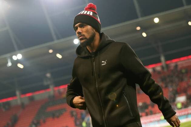1. Bundesliga - Fußball - FC Ingolstadt 04 - Bayer 04 Leverkusen - Elias Kachunga (25, FCI) geht vom Platz nach dem Spiel 1. BL - FC Ingolstadt 04 Saison 2015 2016 Bayer 04 Leverkusen