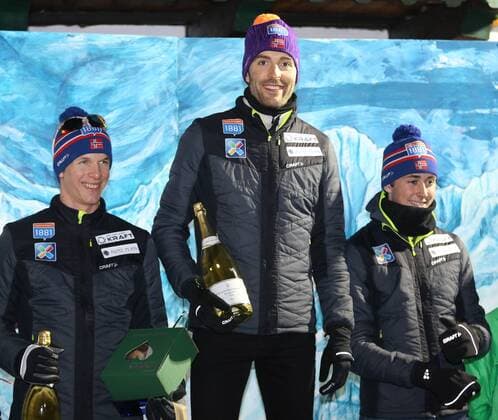 Nordische Kombination, Weltcup in Ramsau, Siegerehrung NORDIC COMBINED - FIS WC Ramsau RAMSAU AM DACHSTEIN,AUSTRIA,19.DEC.15 - NORDIC SKIING, NORDIC COMBINED - FIS World Cup, normal hill 10km Gundersen, men, award ceremony. Image shows the rejoicing of Magnus Krog, Magnus Moan and Jarl Magnus Riiber (NOR). GEPAxpictures xThomasxBachun