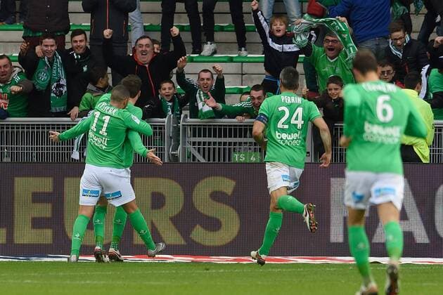 Joie de Benjamin Corgnet (saint etienne) et de ses coequipiers devant les spectateurs FOOTBALL : AS Saint Etienne vs SCO Angers - Ligue 1 - 20 12 2015 FredericChambert Panoramic 