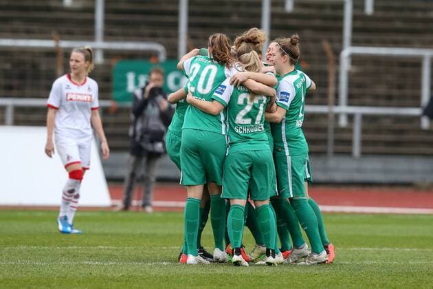 Koeln vl. Tor zum 1:0 durch Katharina Schiechtl (Bremen, 9) , 1. FC Koeln - SV Werder Bremen, Fussball, Frauen, Damen, Allianz Frauen-Bundesliga, Spieltag 12, 20.12.2015 , Copyright: Horn Eibner-Pressefoto EP_BHN
