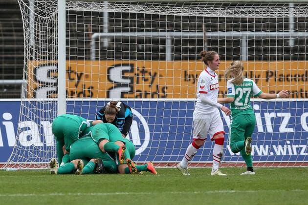Koeln vl. Jubel zum erneuten Tor und Fuehrung durch Michelle Ulbrich (Bremen, 5) , 1. FC Koeln - SV Werder Bremen, Fussball, Frauen, Damen, Allianz Frauen-Bundesliga, Spieltag 12, 20.12.2015 , Copyright: Horn Eibner-Pressefoto EP_BHN