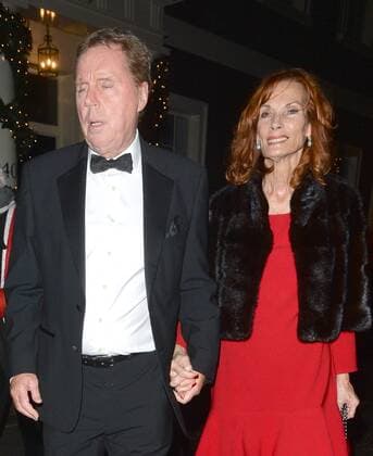 Fußball, Harry Redknapp verletzt Ehefrau mit Geländewagen English football manager Harry Redknapp and his wife, Sandra Harris leaving Frank Lampard and Christine Bleakley s wedding party at The Arts Club, in London. DECEMBER 20th 2015  LTNx153734 English Football Manager Harry Redknapp and His wife Sandra Harris leaving Frank Lampard and Christine Bleakley S Wedding Party AT The Arts Club in London December 20th 2015  LTNx153734