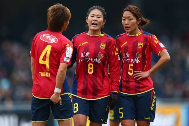 Fußball, Damen JPN, Homare Sawa im Finale des Empress Cups (L-R) Asuna Tanaka, Homare Sawa, Junko Kai (Leonessa), DECEMBER 23, 2015 - Football Soccer : The 37th Empress Cup All Japan Women s Football Championship Semi final match between INAC Kobe 2-0 Vegalta Sendai Ladies at Kawasaki Todoroki Stadium in Tokyo, Japan. Noxthirdxpartyxsales  (hnna023374)