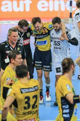 Kiel, Sparkassen Arena, DKB Handball, 1. Bundesliga , Saison 2015 2016, THW Kiel - Rhein Neckar Löwen, Patrick Groetzki(RNL) verletzte sich , Dragos Oprea(THW)