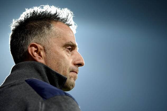 18.12.2015, xfux, Fussball 2.Bundesliga, FSV Frankfurt - Arminia Bielefeld, emspor v.l. Trainer Tomas Oral (FSV Frankfurt) enttaeuscht, enttaeuscht schauend, dissapointed