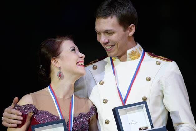 YEKATERINBURG, RUSSIA. DECEMBER 27, 2015. Gold medal winners Yekaterina Boborova (L) and Dmitry Solovyev celebrate during the medal ceremony for the pairs Ice dancing Eistanzen competition at the 2015 2016 Russian Figure skating Eiskunstlauf Championships. Donat Sorokin TASS  TS014B95