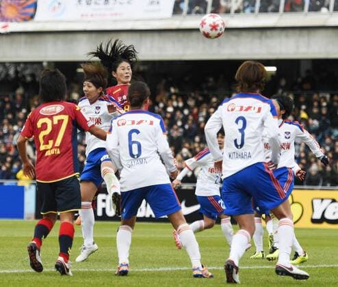 Fairytale finish as Sawa scores winning goal in last match of career INAC Kobe Leonessa s Homare Sawa (3rd from L) scores a winning header during the second half of the Emperor s Cup final against Albirex Niigata Ladies at Todoroki Stadium in Kawasaki, south of Tokyo, on Dec. 27, 2015. Sawa, former Women s World Player of the Year, announced earlier in the month she would retire at the end of the season. 