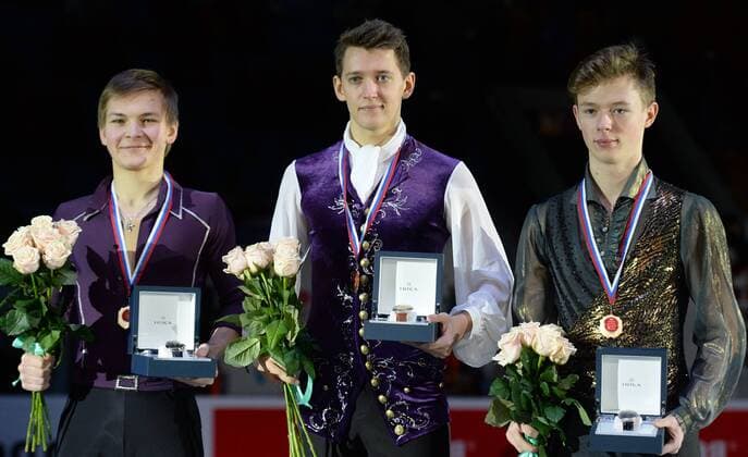 YEKATERINBURG, RUSSIA. DECEMBER 27, 2015. Silver medallist Mikhail Kolyada, gold medal winner Maxim Kovtun, and bronze medallist Alexander Petrov (L-R) during the medal ceremony for the men s singles Figure skating Eiskunstlauf competition at the 2015 2016 Russian Figure Skating Championships. Donat Sorokin TASS  TS014B98