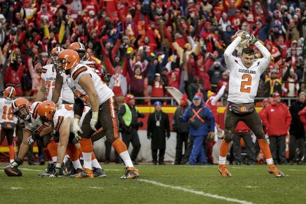 December 27, 2015: Cleveland Browns quarterback Johnny Manziel (2) throws his helmet after time ran out on the clock during the NFL American Football Herren USA game between the Cleveland Browns and the Kansas City Chiefs at Arrowhead Stadium in Kansas City, MO. The Chiefs defeated the Browns 17-13 NFL 2015: Browns vs Chiefs DEC 27 - ZUMAc04_