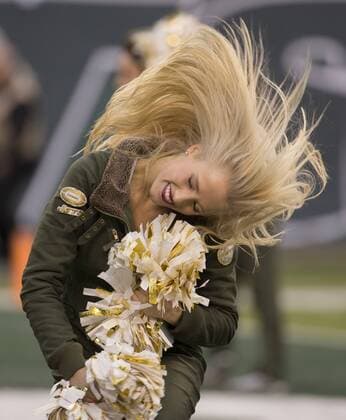 December 27, 2015, New York Jets Flight Crew performs during the NFL American Football Herren USA game between the New England Patriots and the New York Jets at MetLife Stadium in East Rutherford, New Jersey. The New York Jets won 26-20. NFL 2015: Patriots vs Jets DEC 27 - ZUMAc04_