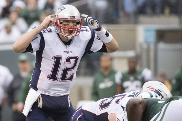 December 27, 2015, New England Patriots quarterback Tom Brady (12) signals to his teammates during the NFL American Football Herren USA game between the New England Patriots and the New York Jets at MetLife Stadium in East Rutherford, New Jersey. The New York Jets won 26-20. NFL 2015: Patriots vs Jets DEC 27 - ZUMAc04_