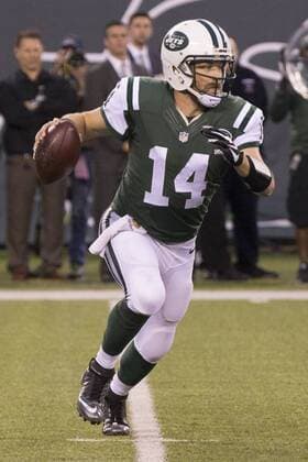 December 27, 2015, New York Jets quarterback Ryan Fitzpatrick (14) scrambles with the ball during the NFL American Football Herren USA game between the New England Patriots and the New York Jets at MetLife Stadium in East Rutherford, New Jersey. The New York Jets won 26-20. NFL 2015: Patriots vs Jets DEC 27 - ZUMAc04_