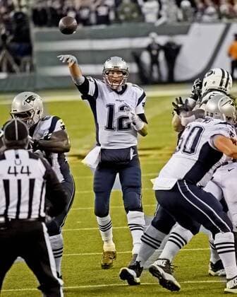 Dec. 27, 2015 - East Rutherford, New Jersey, U.S - New England Patriots quarterback TOM BRADY throws touchdown pass to running back James White with only 1:55 remaining in the game forcing the game into overtime against the New York Jets at MetLIFE stadium. The Jets went on to win 26-20. NFL2015 - Jets defeat patriots 26-20 - ZUMAd50_